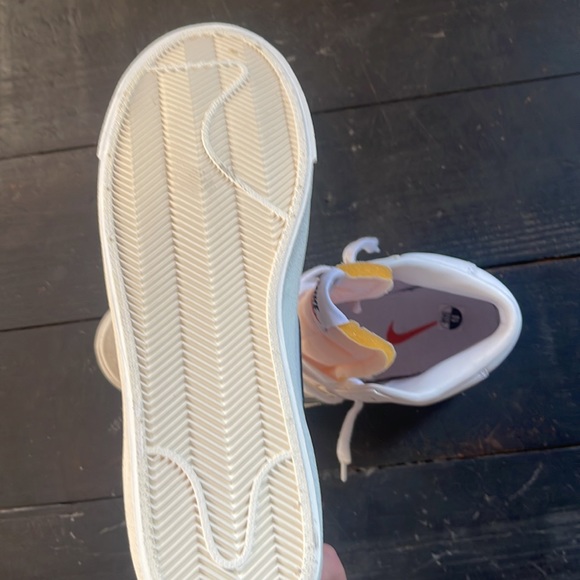 Never worn Men’s size 10 Nike blazer mids - Picture 4 of 4